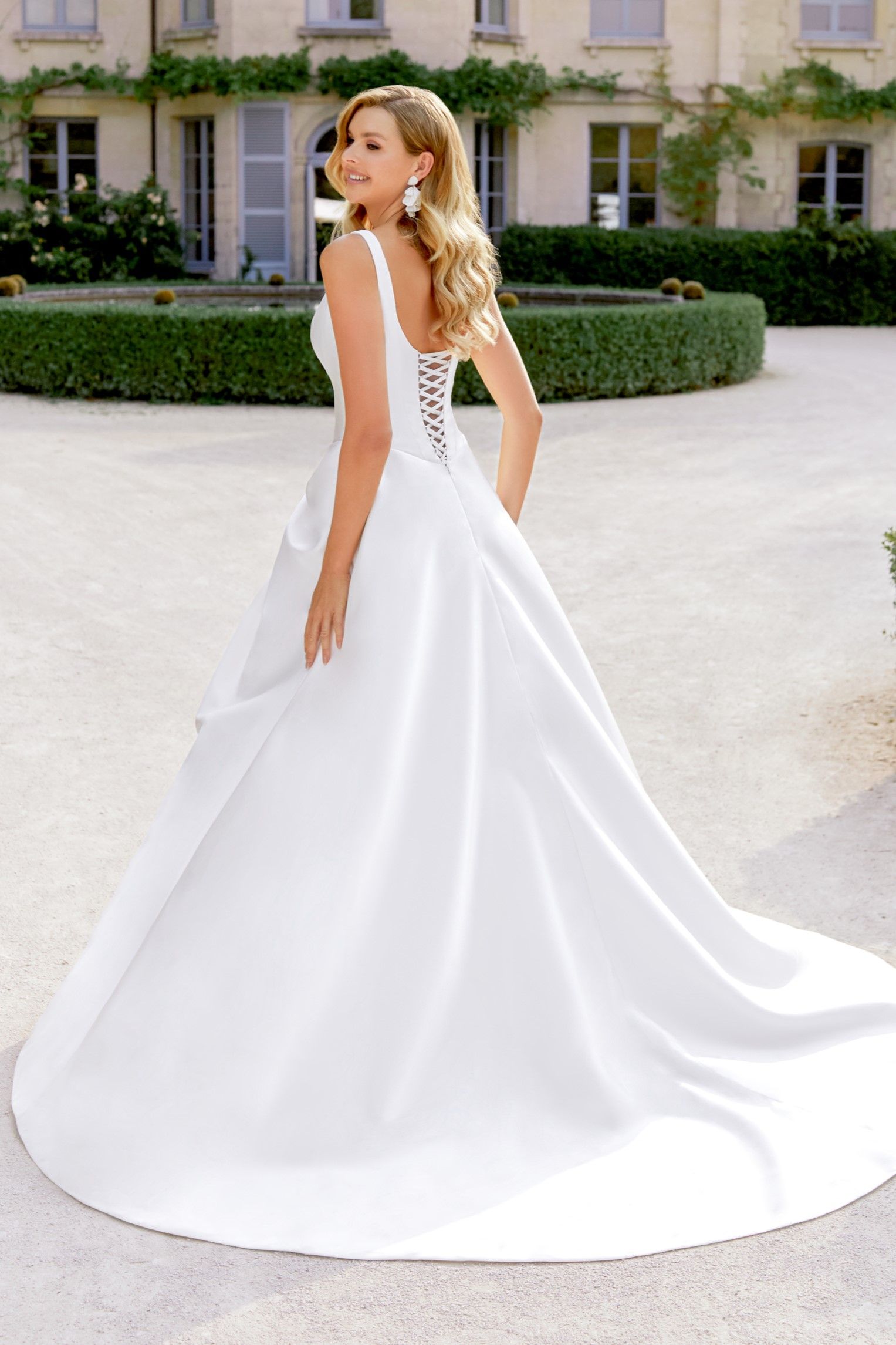 Taft En Tule 44519 Justin Alexander Bruidsjurken Trouwjurken Classy A Lijn Beautiful Elegant Royal