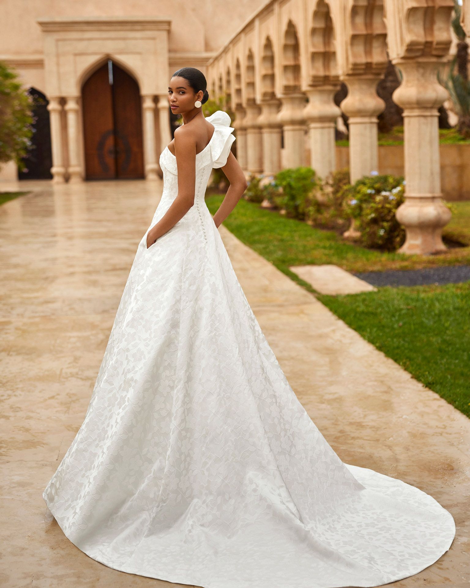 Taft En Tule Opalo Rosa Clara Rosa Clara Platinum Select Store Bruidsjurken Trouwjurken Classy Beautiful 1