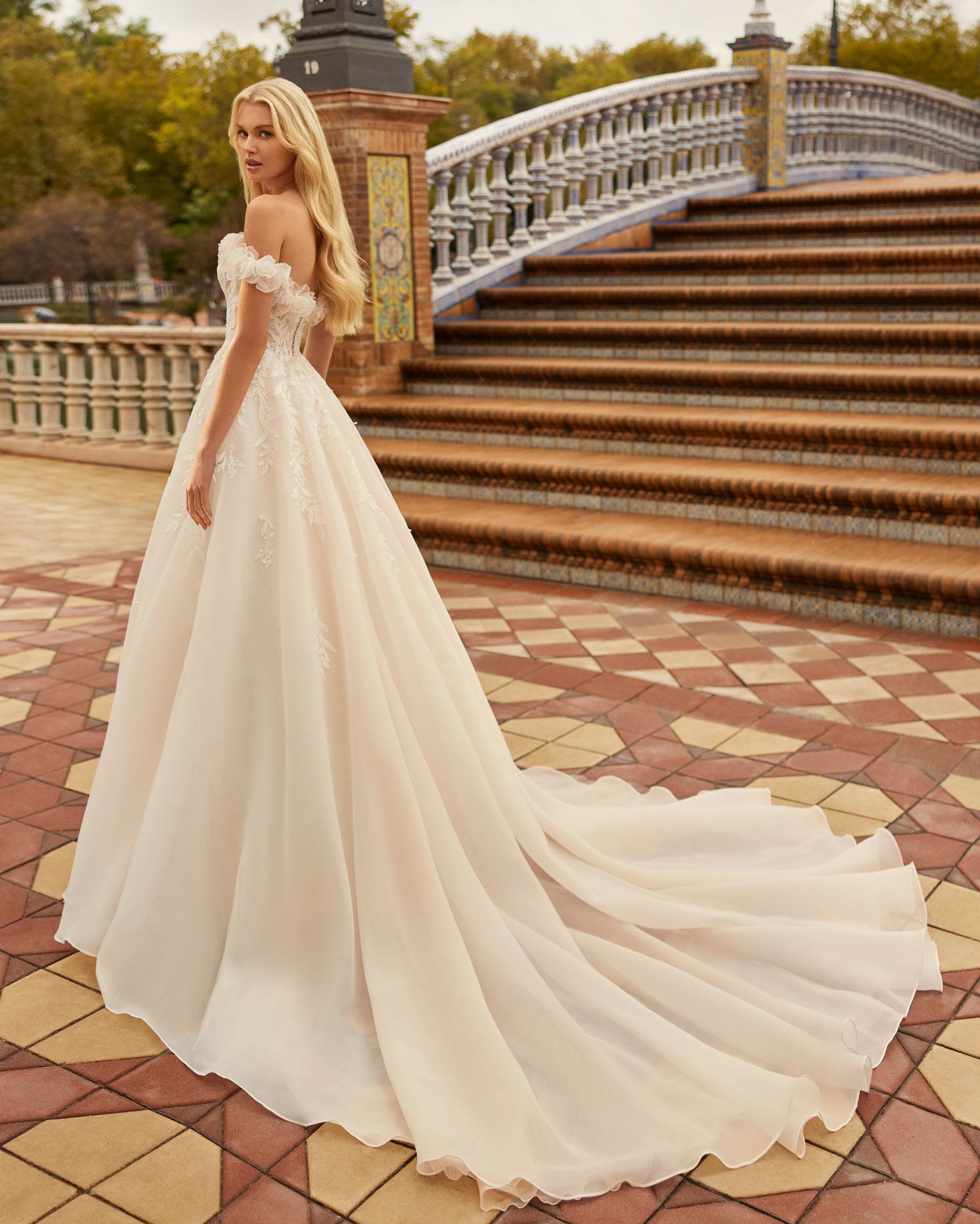 Taft En Tule Kira Rosa Clara Rosa Clara Platinum Select Store Bruidsjurken Trouwjurken Classy Beautiful 2