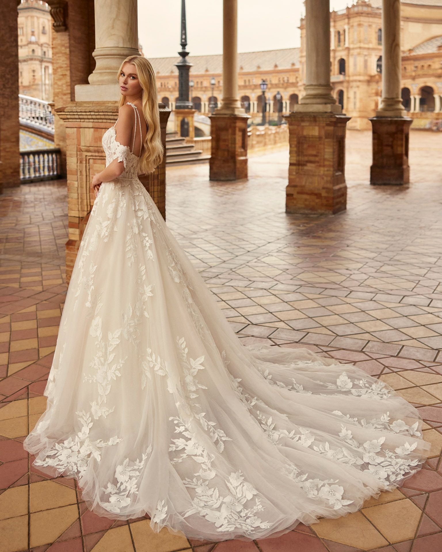 Taft En Tule Kavan Rosa Clara Rosa Clara Platinum Select Store Bruidsjurken Trouwjurken Classy Beautiful 1