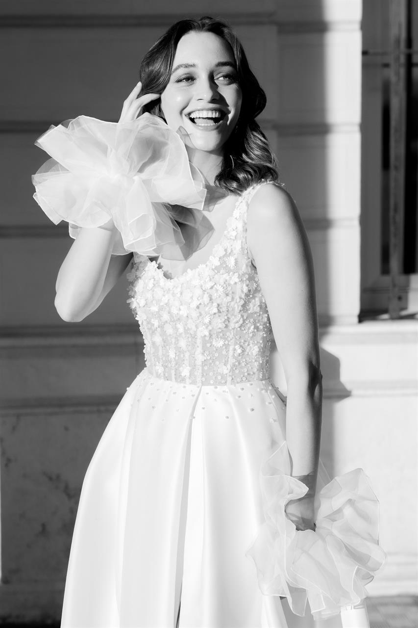 Taft En Tule Love On Top Marylise Bridal Bruidsjurken Trouwjurken Classy Beautiful 1