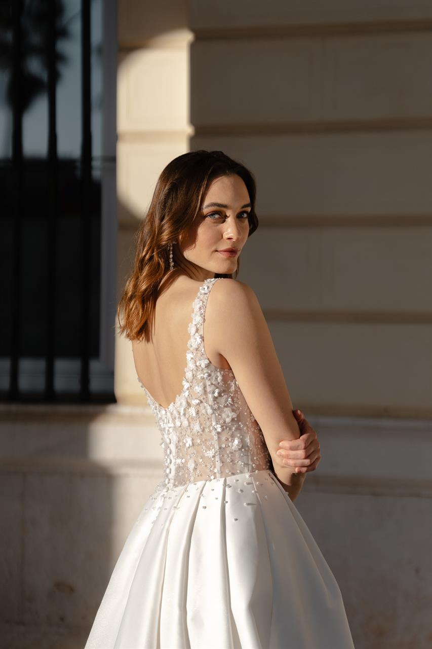 Taft En Tule Love On Top Marylise Bridal Bruidsjurken Trouwjurken Classy Beautiful 4