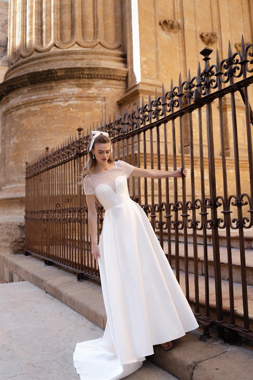 Taft En Tule Ari Marylise Bridal Bruidsjurken Trouwjurken Classy Beautiful 2