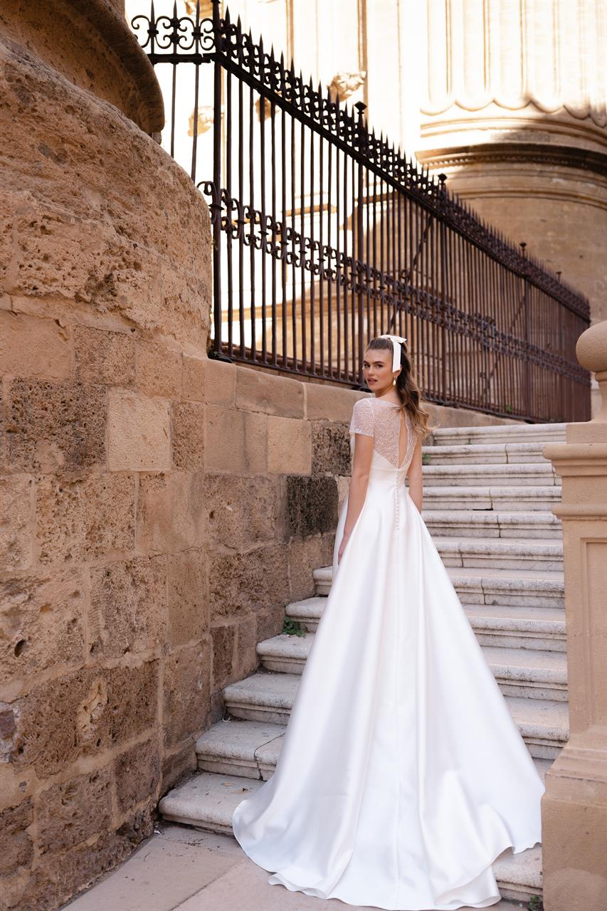 Taft En Tule Ari Marylise Bridal Bruidsjurken Trouwjurken Classy Beautiful 4