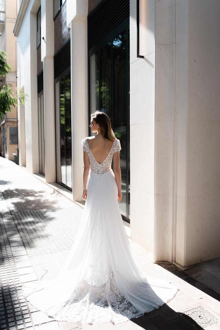 Taft En Tule Kis From A Rose Marylise Bridal Bruidsjurken Trouwjurken Classy Beautiful