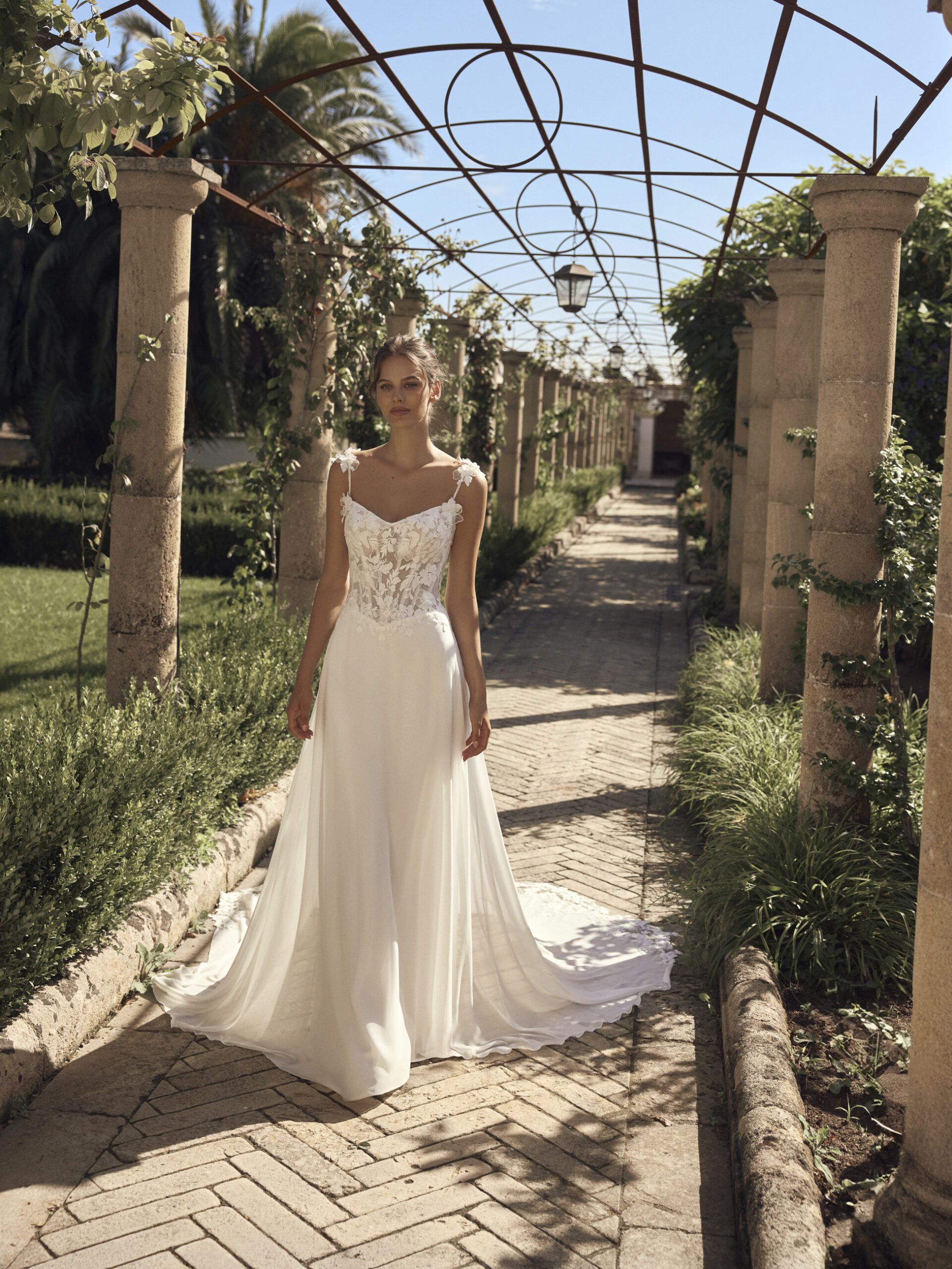 Taft En Tule Malena Modeca Bruidsjurken Trouwjurken Unique Elegant Simplicity Modern 1