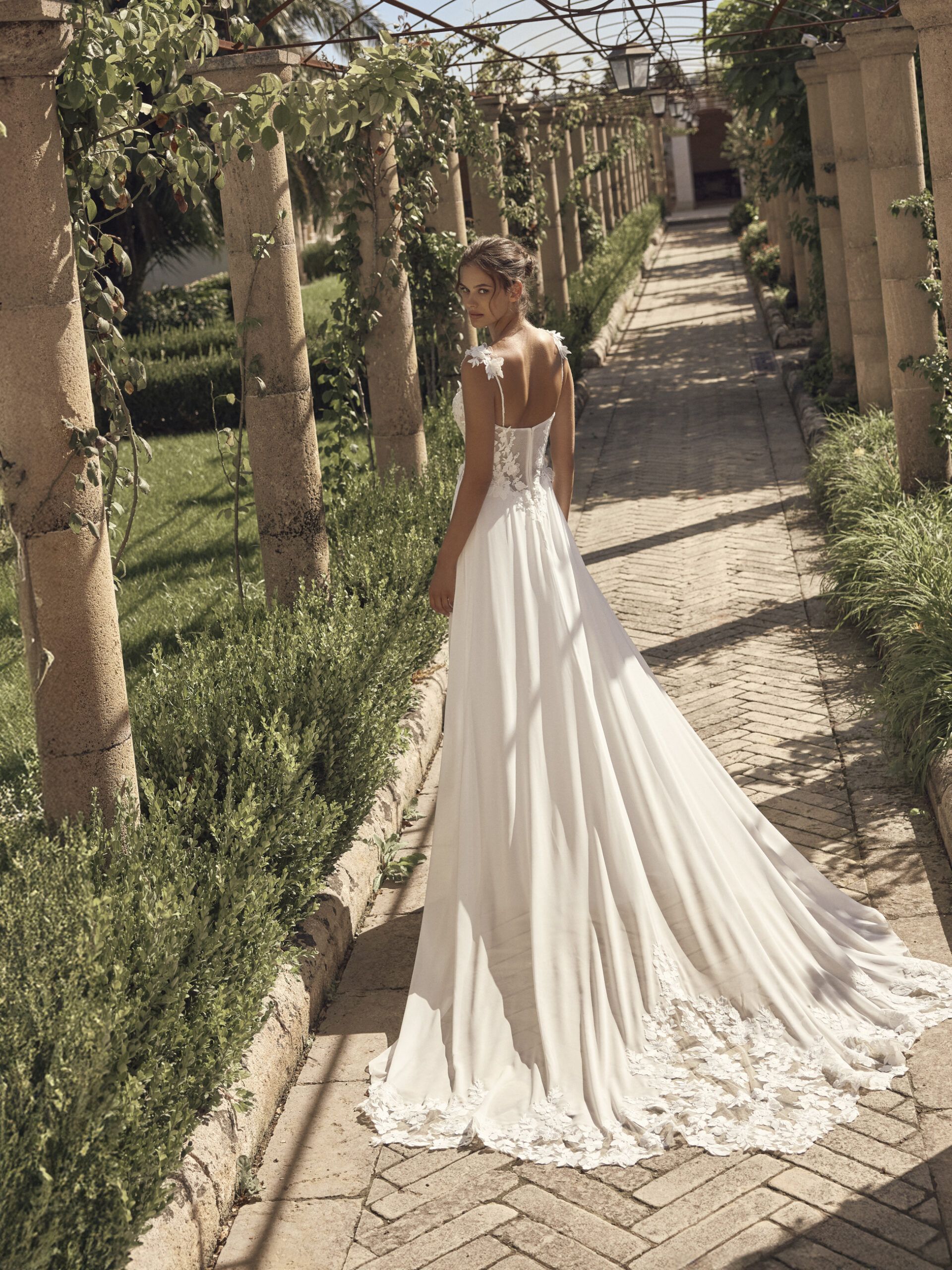 Taft En Tule Malena Modeca Bruidsjurken Trouwjurken Unique Elegant Simplicity Modern 3