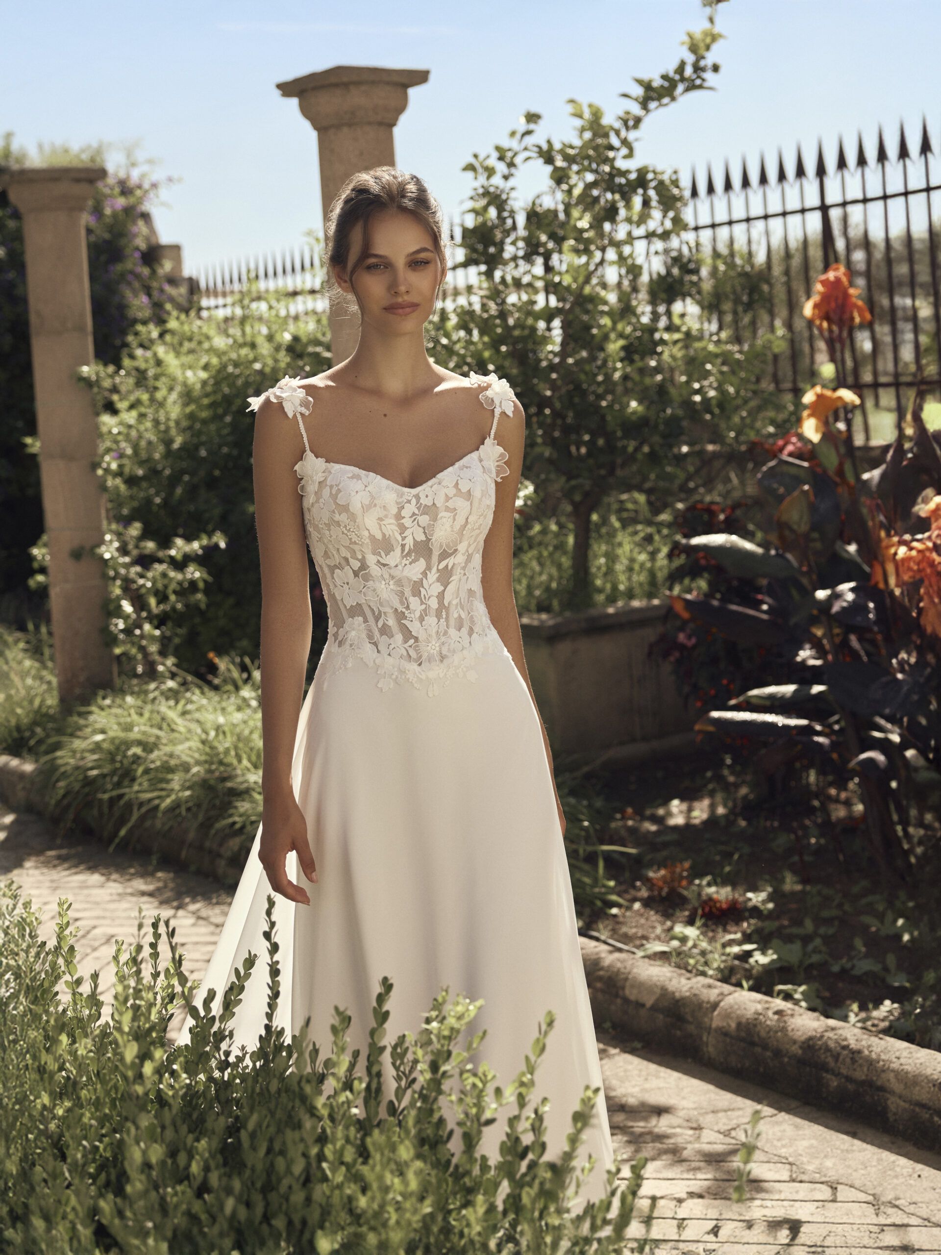 Taft En Tule Malena Modeca Bruidsjurken Trouwjurken Unique Elegant Simplicity Modern