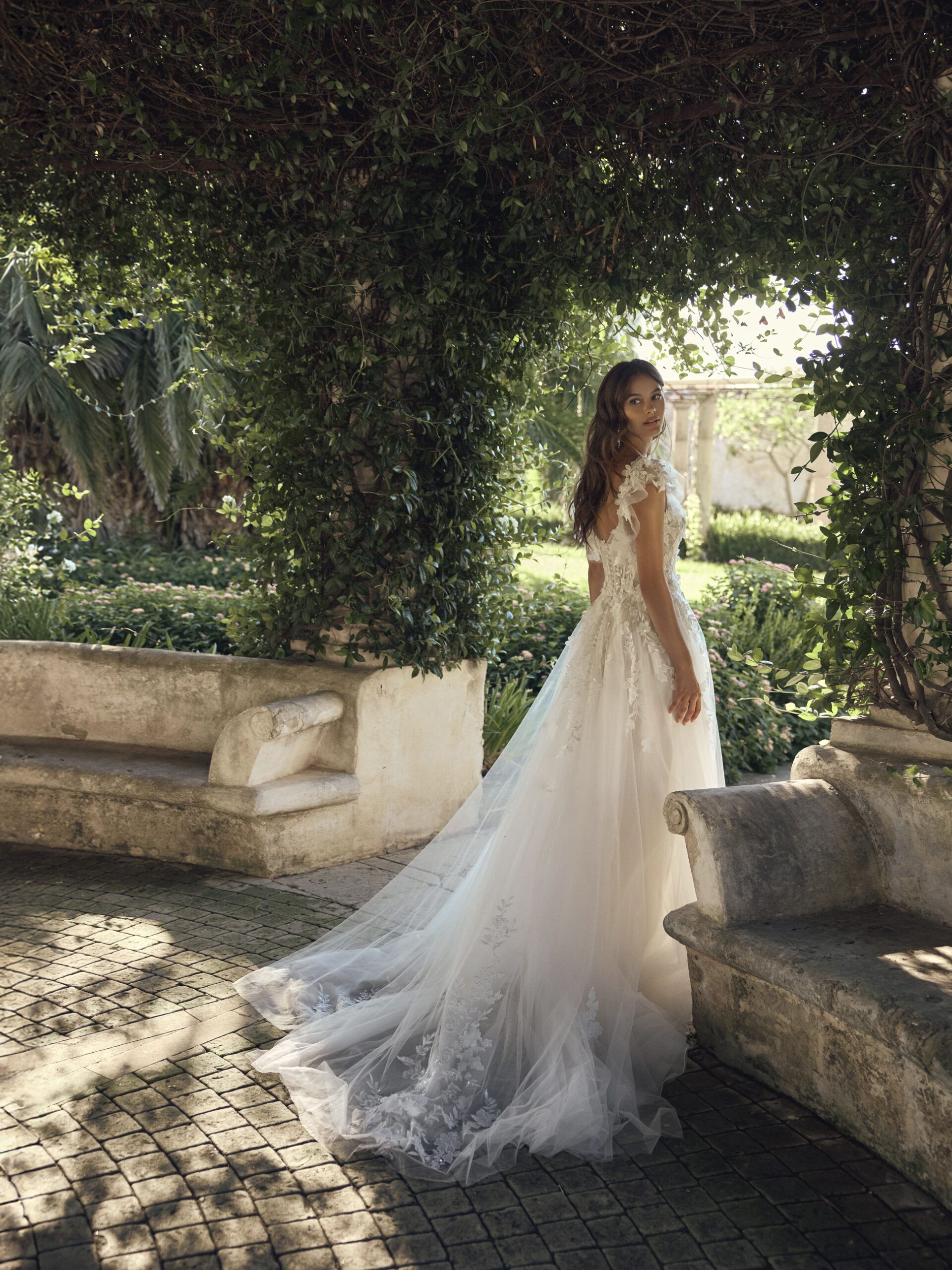 Taft En Tule Melvine Modeca Bruidsjurken Trouwjurken Unique Elegant Simplicity Modern 3