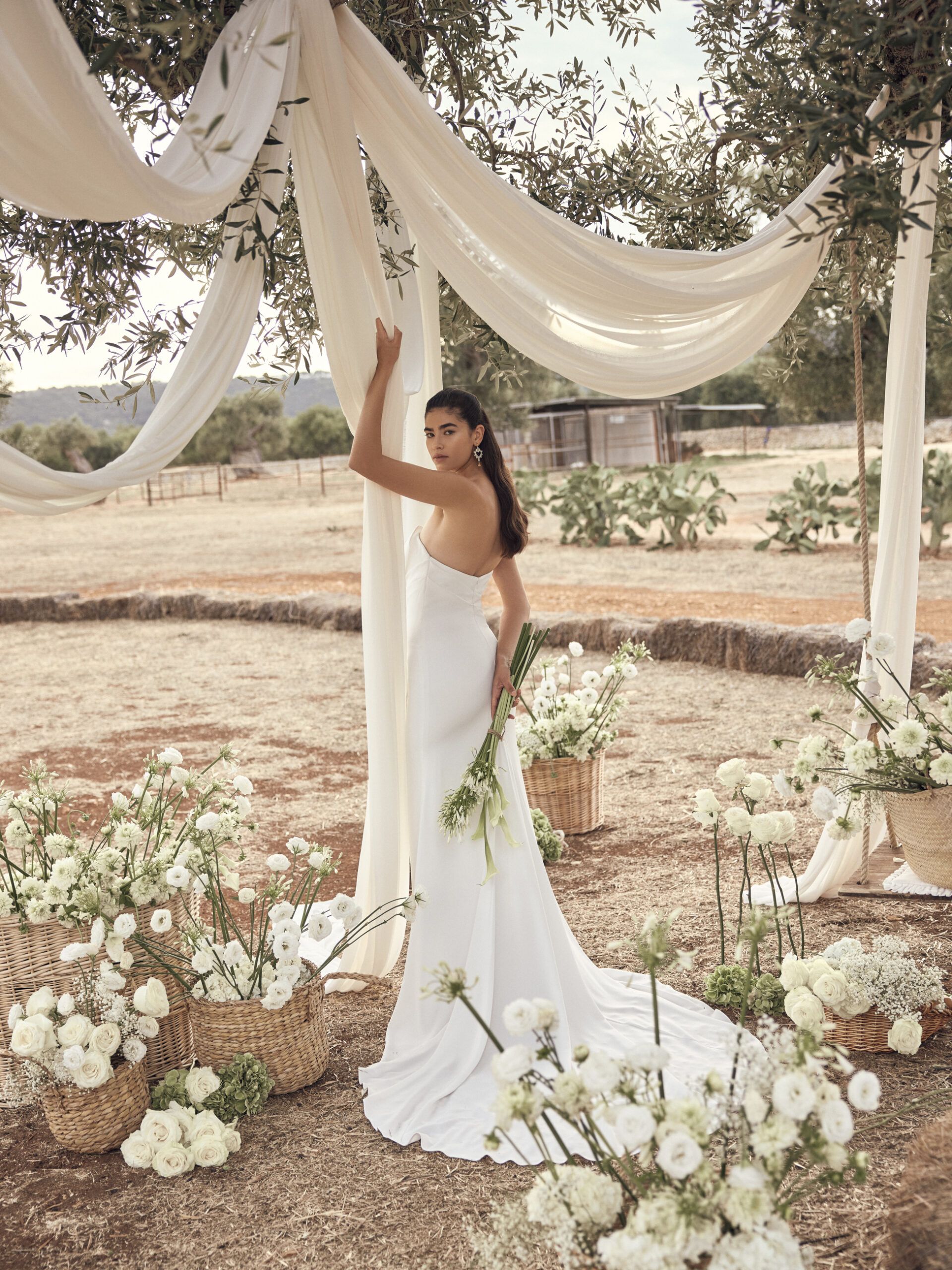 Taft En Tule Mona Modeca Bruidsjurken Trouwjurken Unique Elegant Simplicity Modern 3