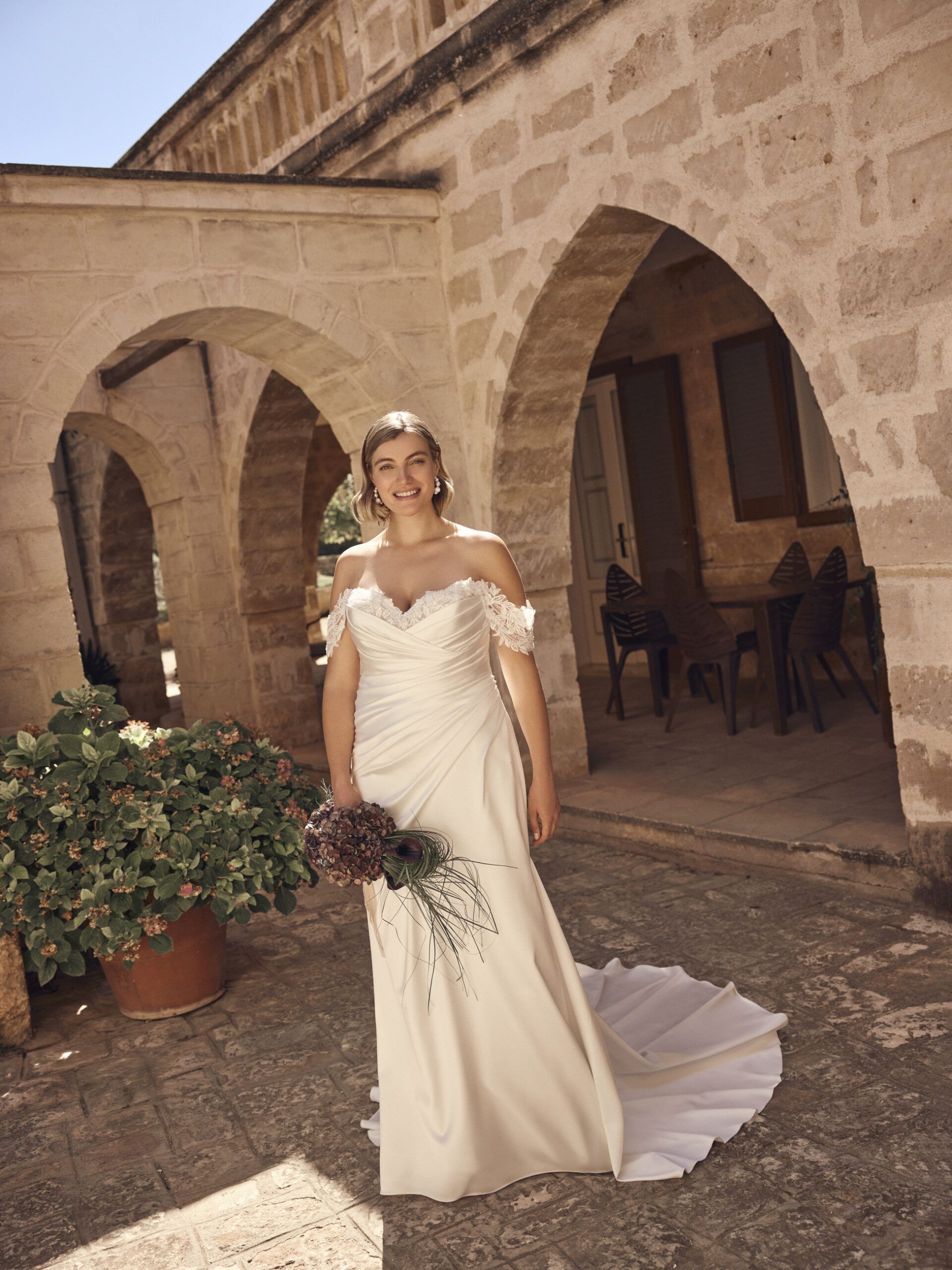 Taft En Tule Naomi Modeca Bruidsjurken Trouwjurken Unique Elegant Simplicity Modern 2