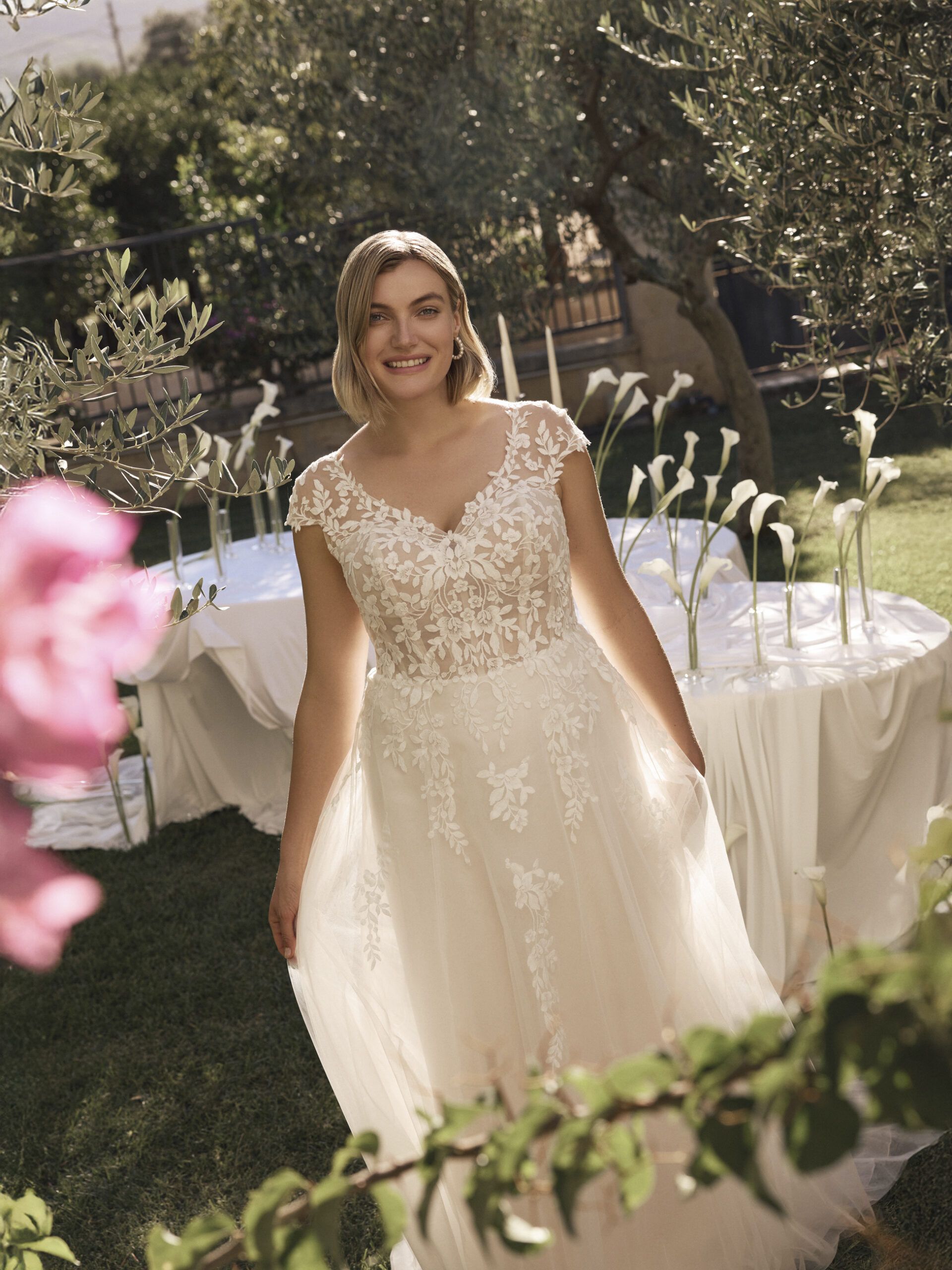 Taft En Tule Nova Modeca Bruidsjurken Trouwjurken Unique Elegant Simplicity Modern 1