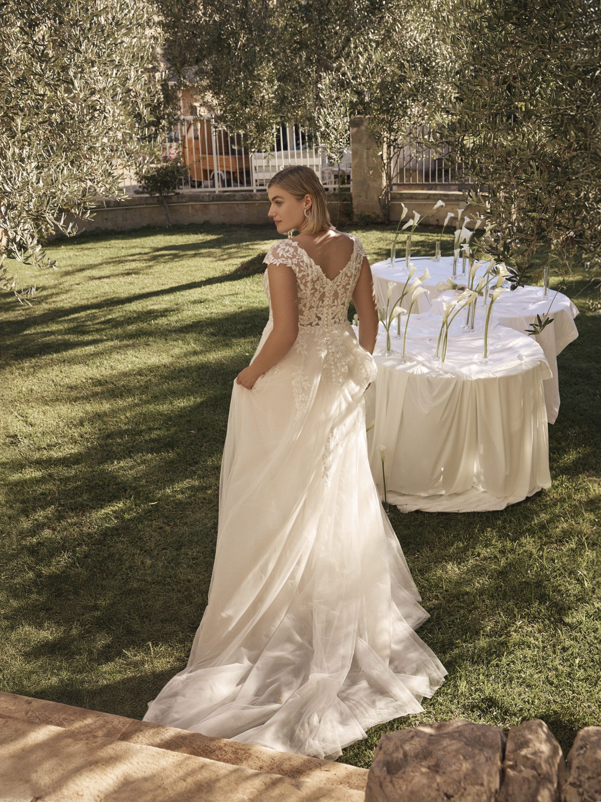 Taft En Tule Nova Modeca Bruidsjurken Trouwjurken Unique Elegant Simplicity Modern 2