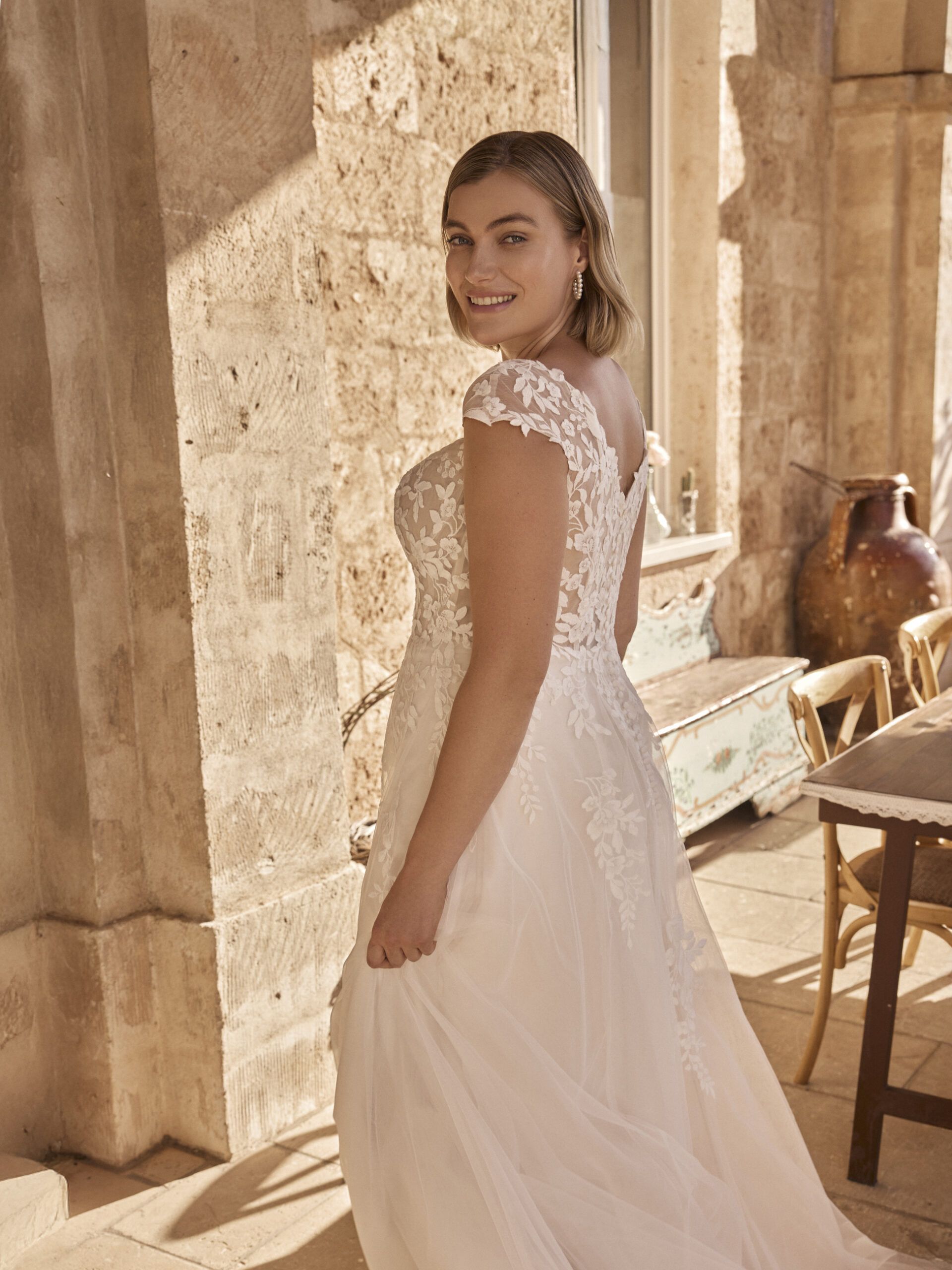Taft En Tule Nova Modeca Bruidsjurken Trouwjurken Unique Elegant Simplicity Modern 3