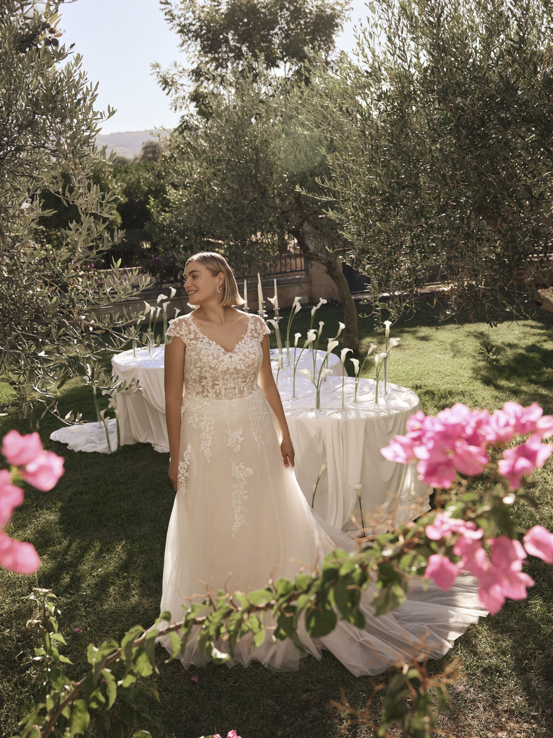 Taft En Tule Nova Modeca Bruidsjurken Trouwjurken Unique Elegant Simplicity Modern
