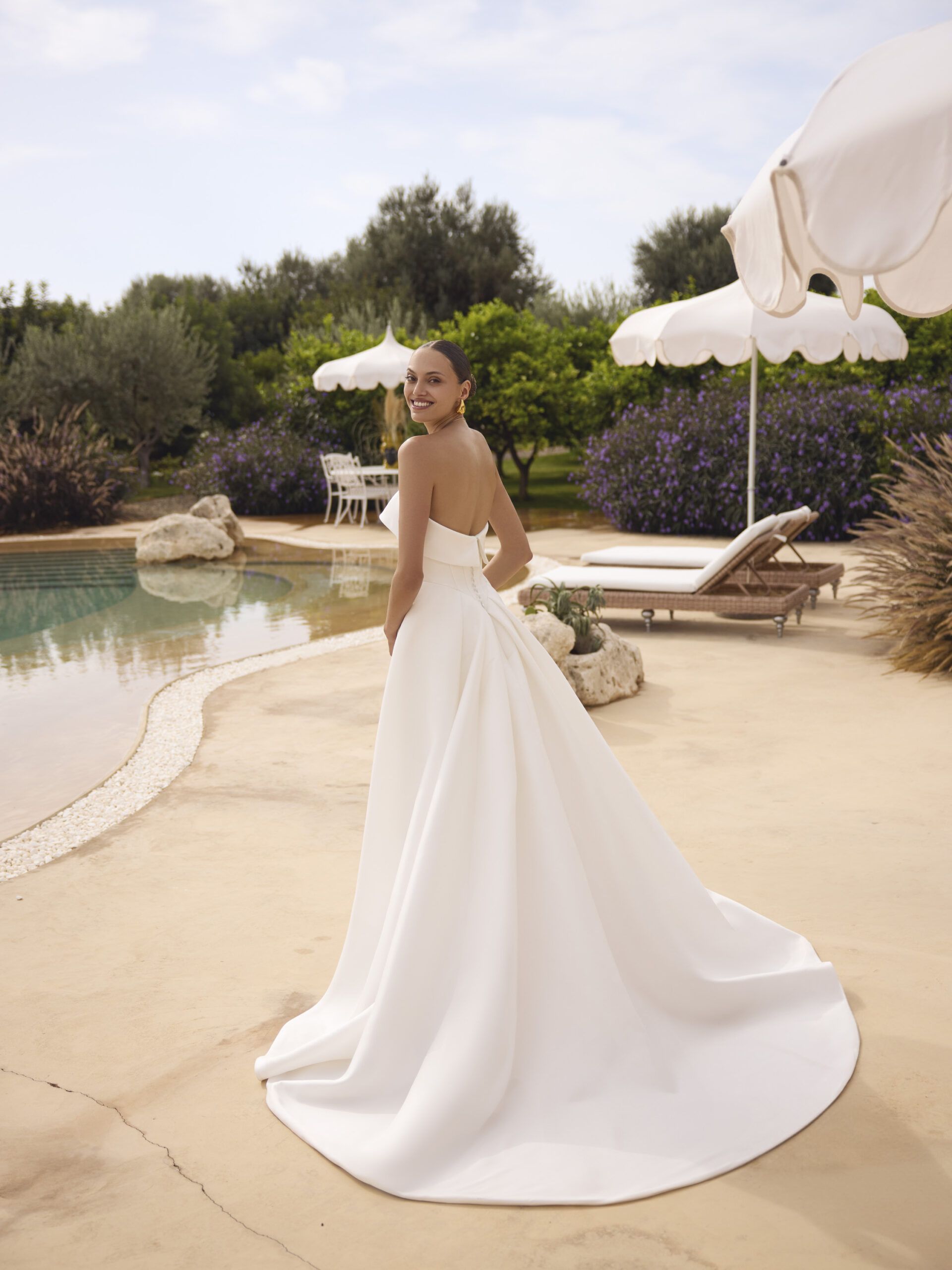 Taft En Tule Genesis Modeca Bruidsjurken Trouwjurken Unique Elegant Simplicity Modern 4