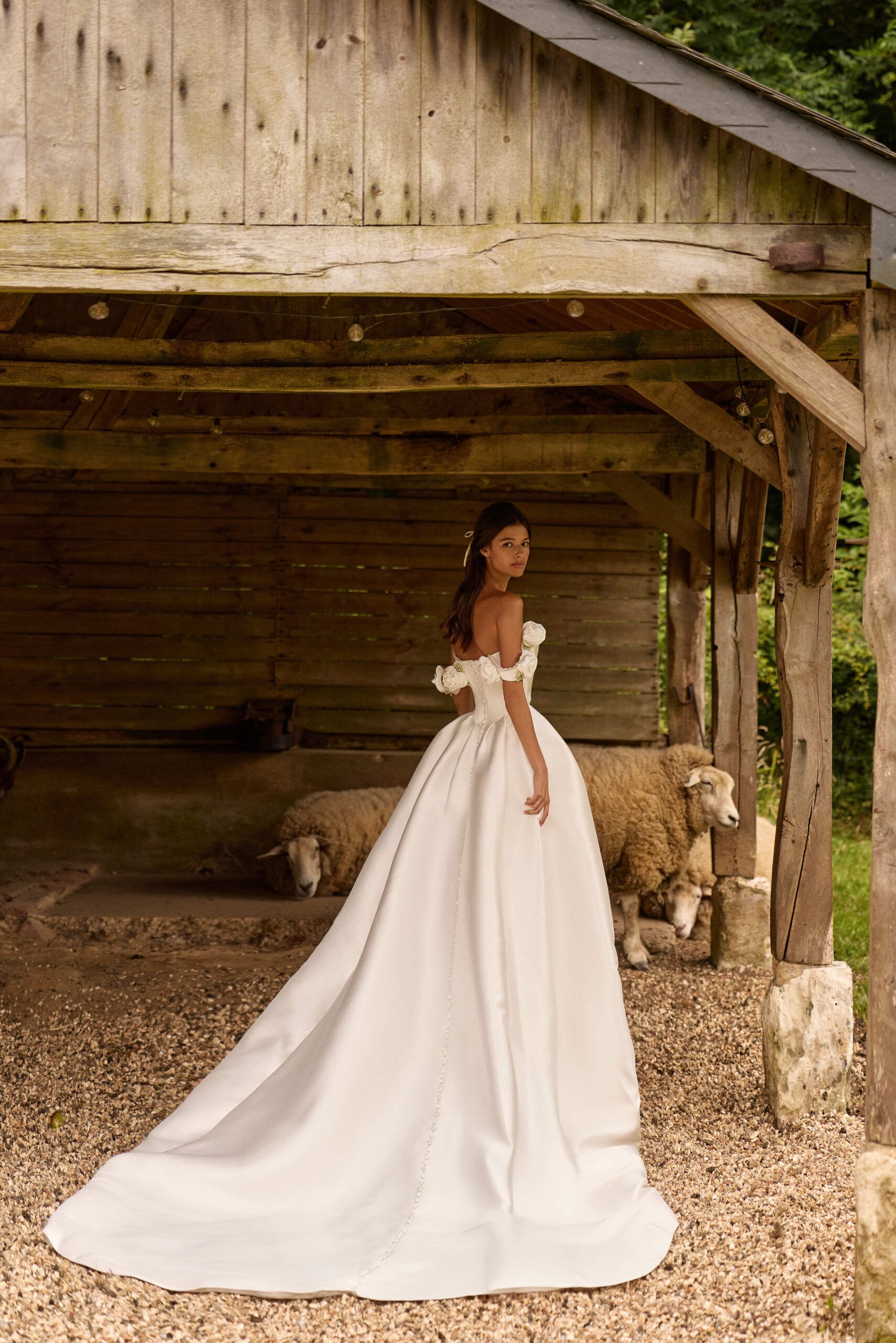 Taft En Tule Onyxelle Milla Nova Tule Bruidsjurken Trouwjurken Gorgeous Bride Weddingtrends 1