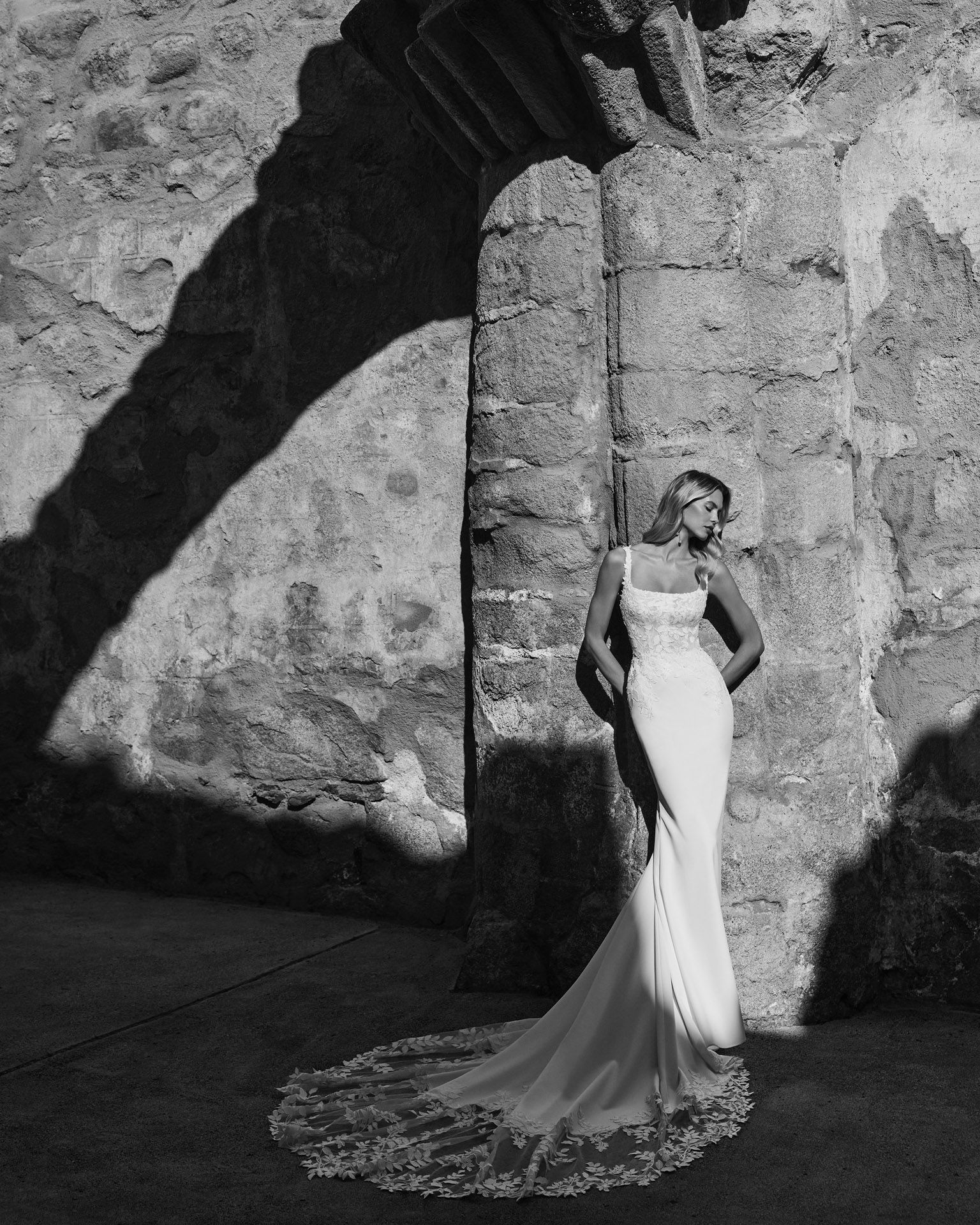 Taft En Tule Páramo Adriana Alier Bruidsjurk Trouwjurk A Lijn Strapless Bloemenkant Romantisch Lichtgewicht Moderne Bruid Elegant Dromerig