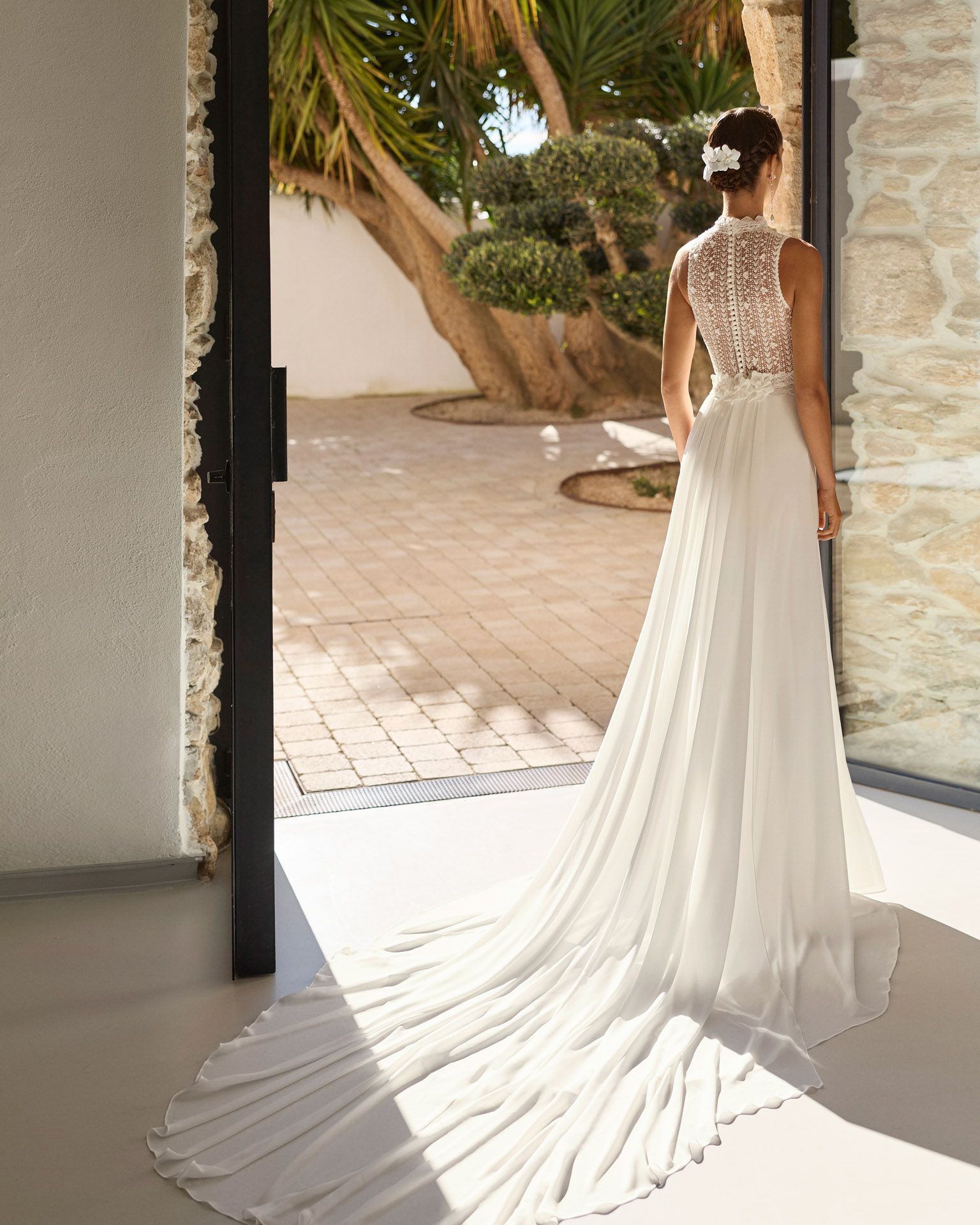Taft En Tule Raven Aire Barcelona Bruidsjurk Trouwjurk V Hals Lange Mouwen Minimalistisch Modern Strakke Pasvorm Tijdloos Elegant Boho 1