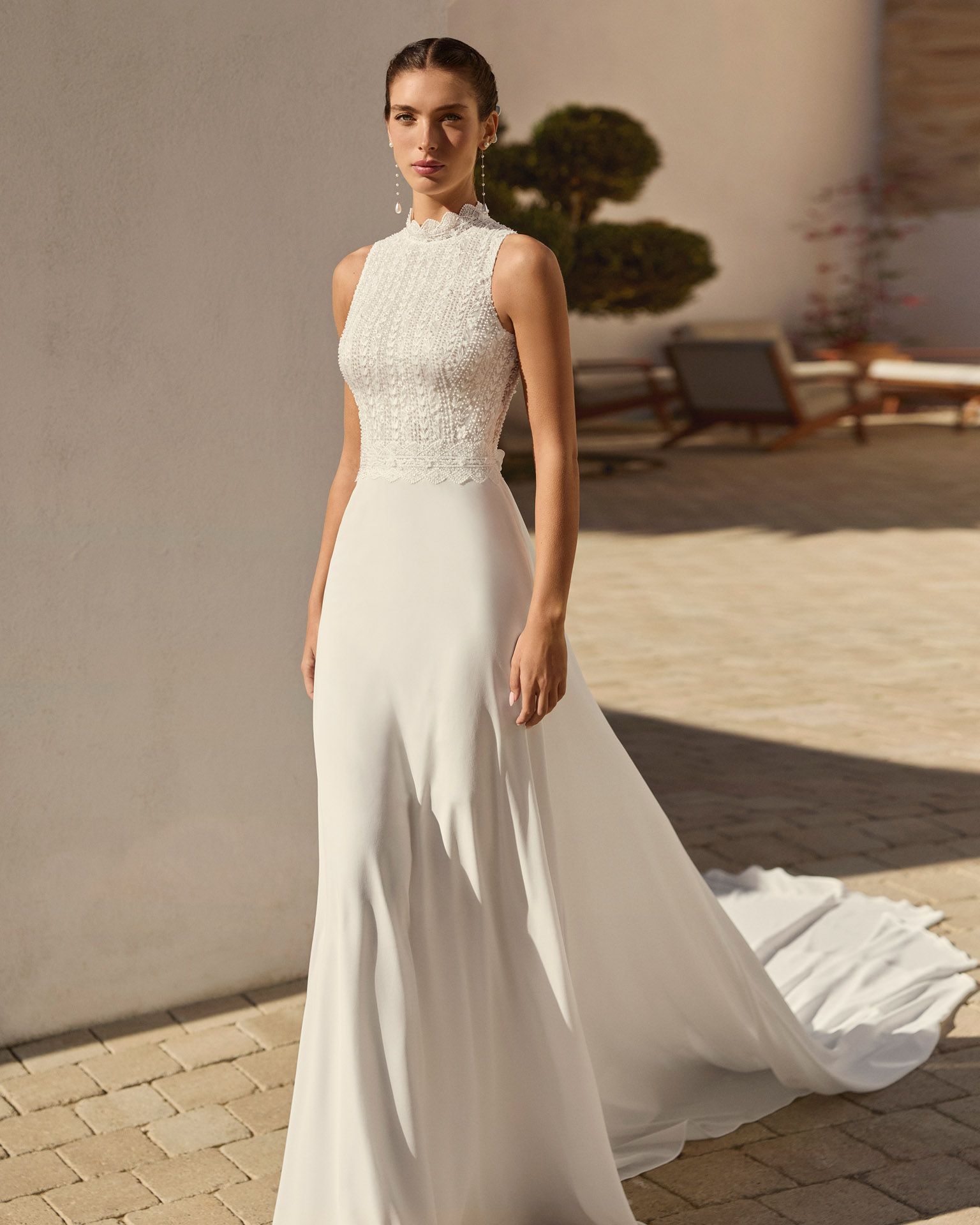 Taft En Tule Raven Aire Barcelona Bruidsjurk Trouwjurk V Hals Lange Mouwen Minimalistisch Modern Strakke Pasvorm Tijdloos Elegant Boho