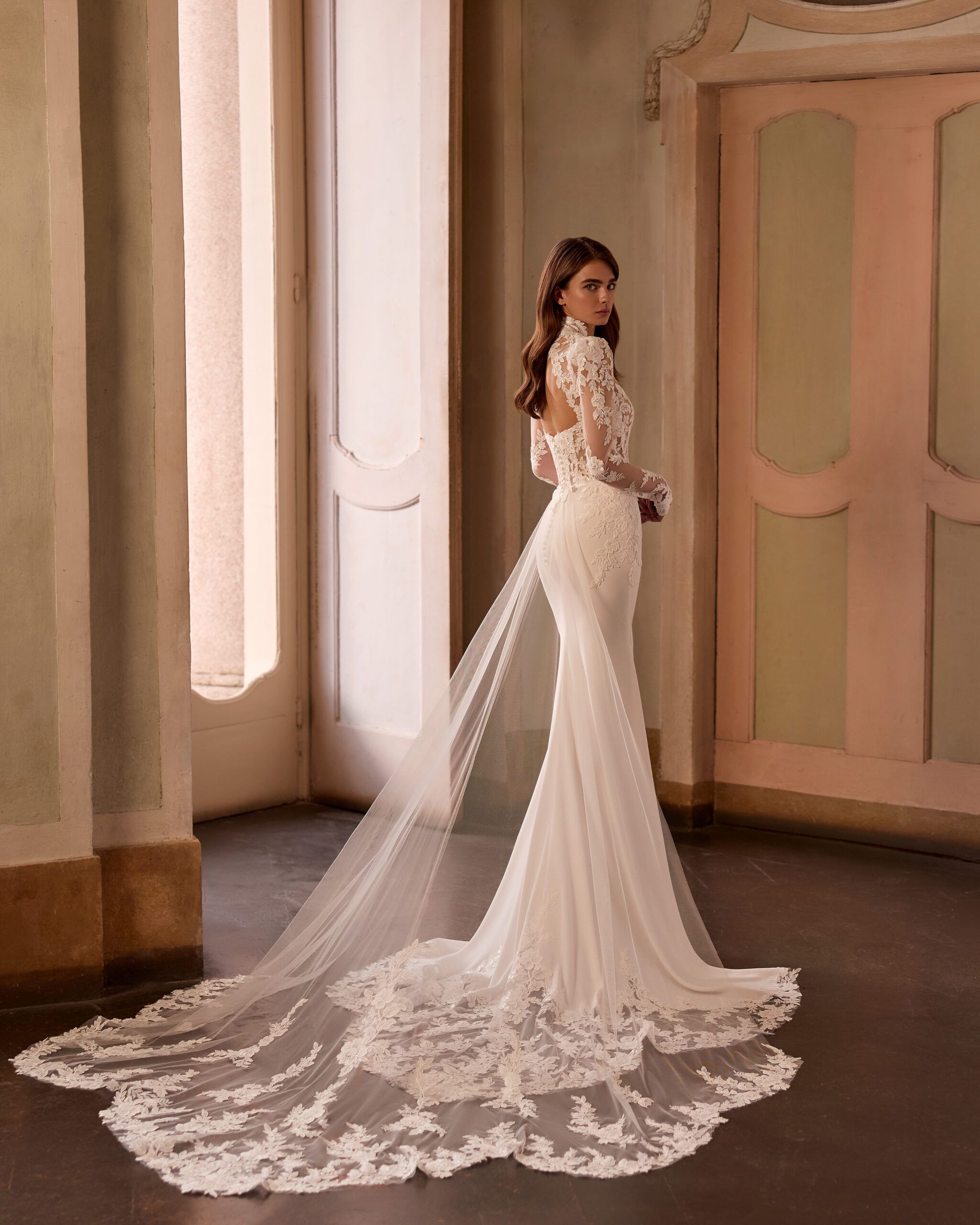 Taft En Tule Amarilis Alberto Palatchi Bruidsjurk Trouwjurk Romantisch Luxe Klassiek Statement Wedding Dress 1 (3)