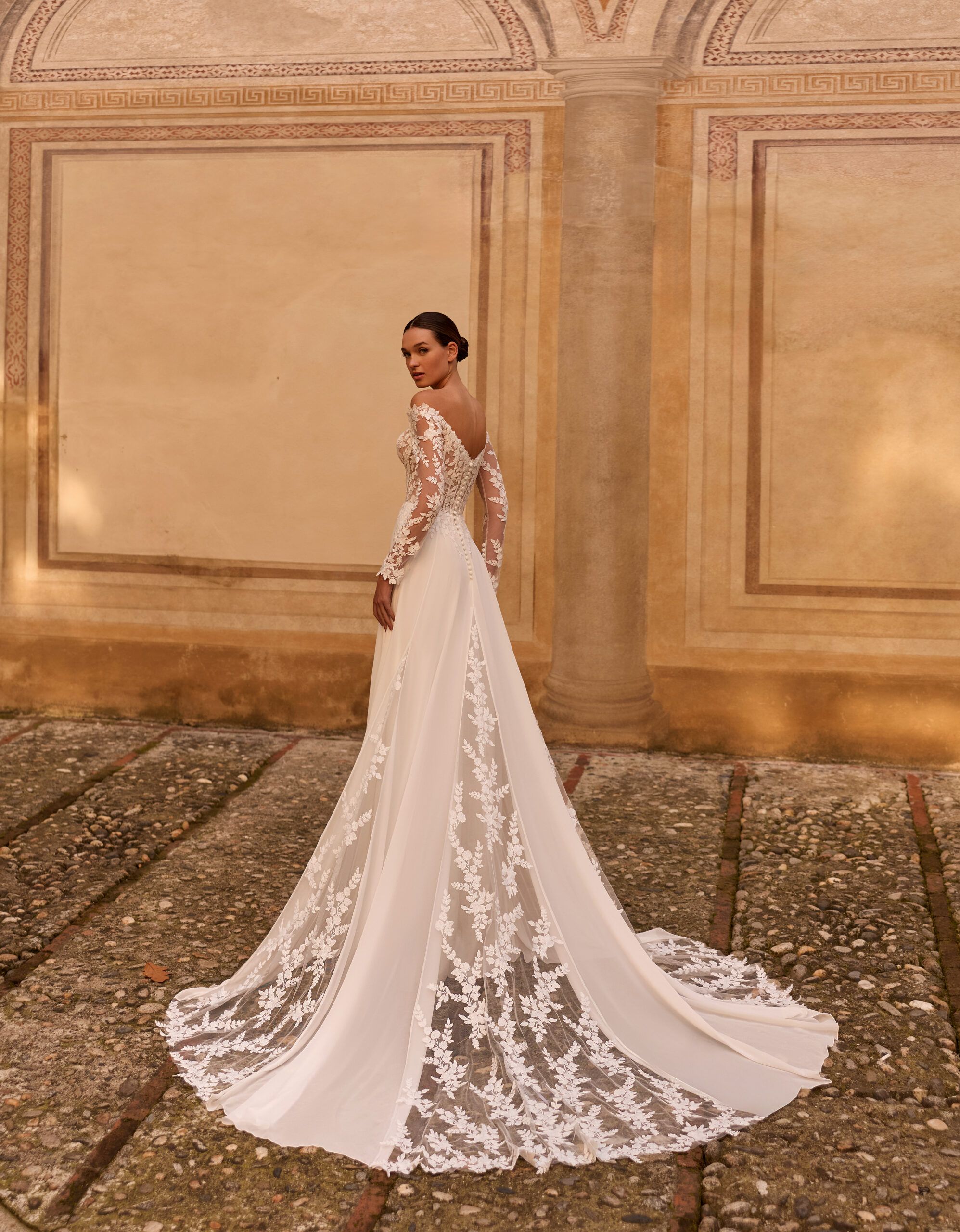 Taft En Tule Ornella Alberto Palatchi Bruidsjurk Trouwjurk Romantisch Luxe Klassiek Statement Wedding Dress (2)
