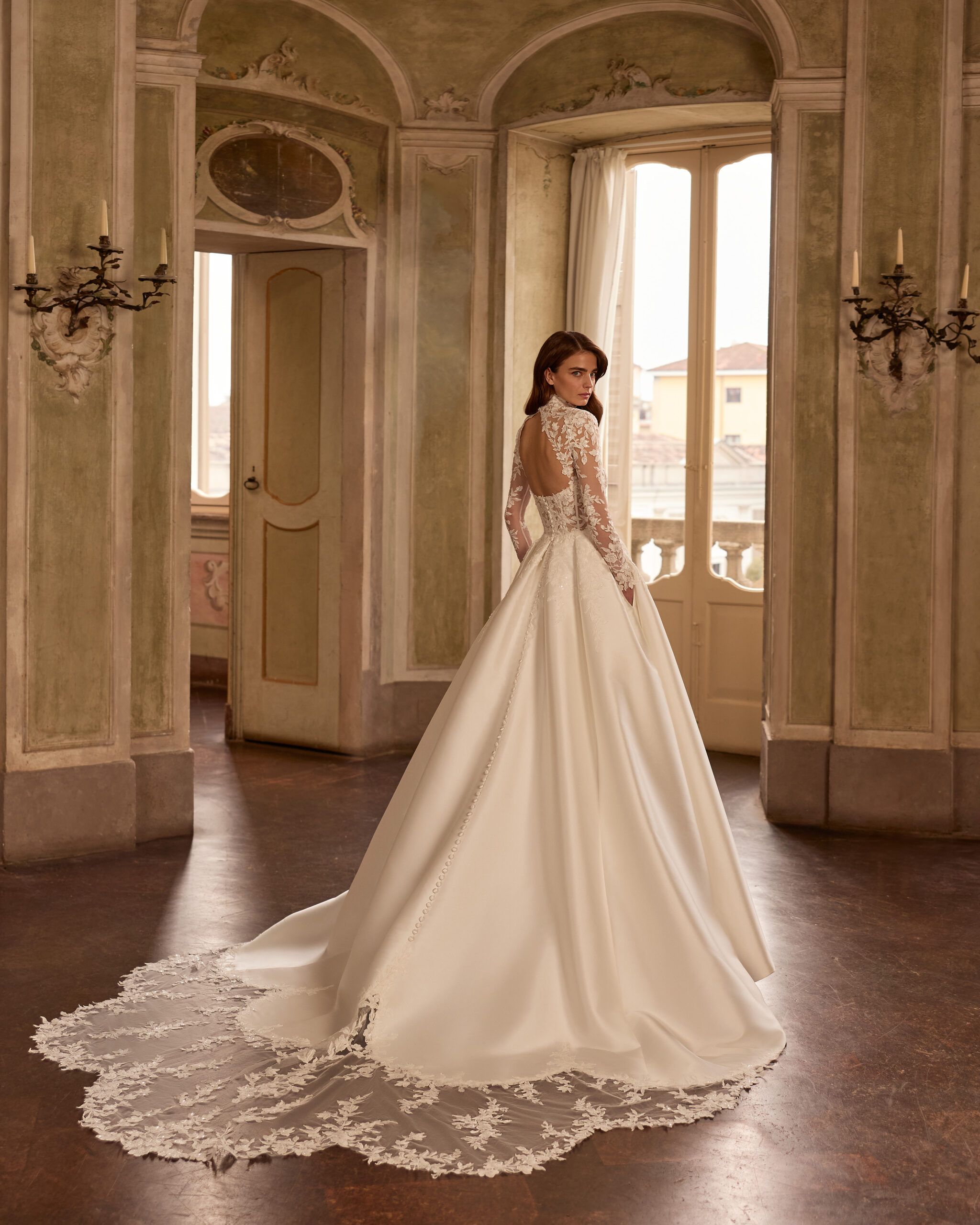 Taft En Tule Violet Alberto Palatchi Bruidsjurk Trouwjurk Romantisch Luxe Klassiek Statement Wedding Dress (2)