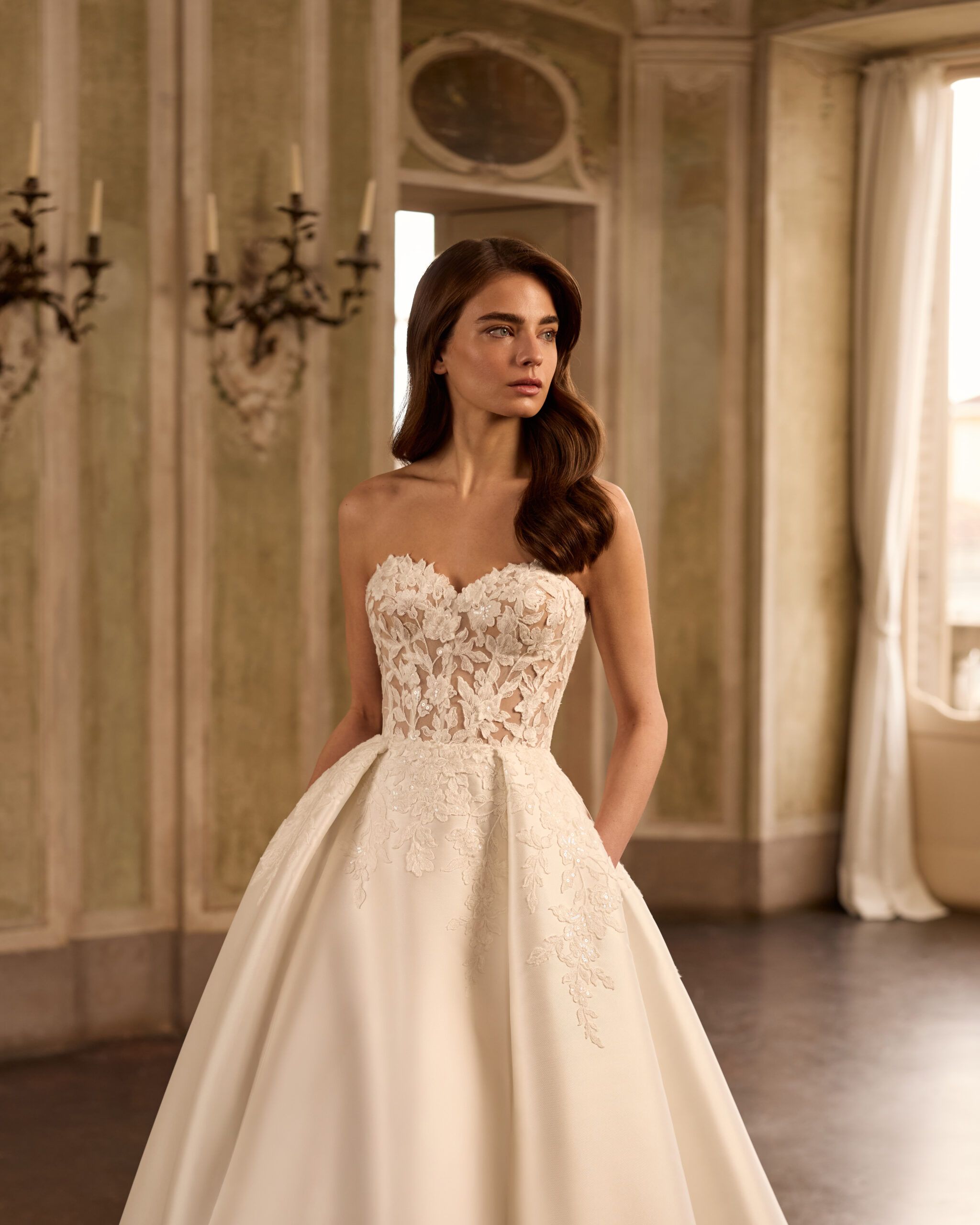 Taft En Tule Violet Alberto Palatchi Bruidsjurk Trouwjurk Romantisch Luxe Klassiek Statement Wedding Dress (3)