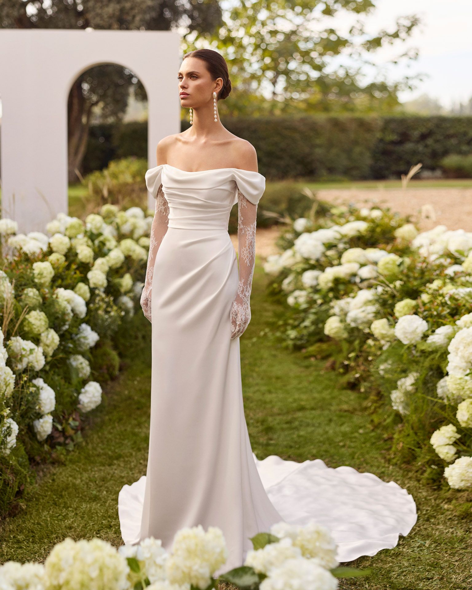 Taft En Tule Nahe Rosa Clará Rosa Clará Platinum Bruidsjurk Trouwjurk Romantisch Luxe Klassiek Statement Wedding Dress